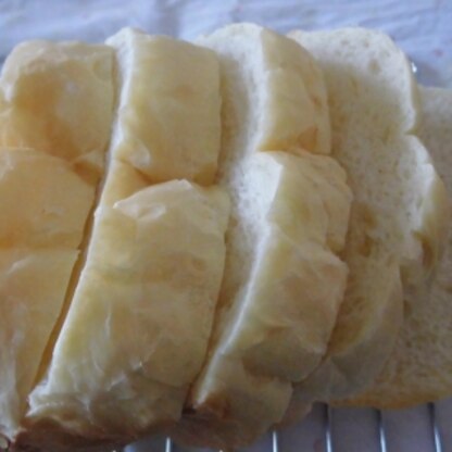 以前いだいた　パン焼き器　今日初めて使ってみました　今ごろになってしまい　大笑いですね　パン1号はmiketaさんのパンと決めていました　もちもち　よい焼き上り